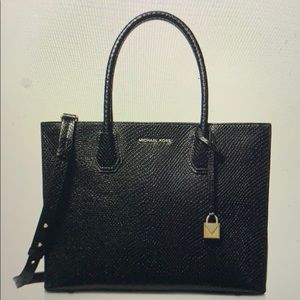 MICHAEL Michael Kors Larger Mercer Python Tote Blk